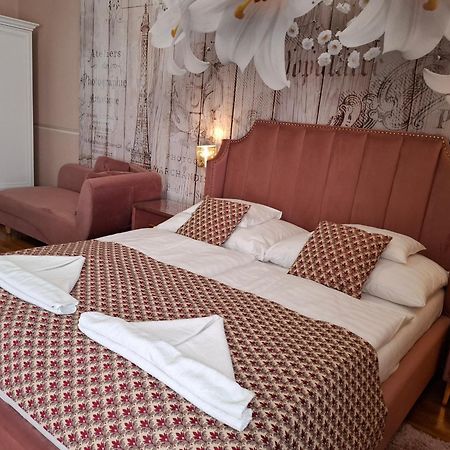 Kek Laguna Wellness Apartmanok Egerszalok Ngoại thất bức ảnh