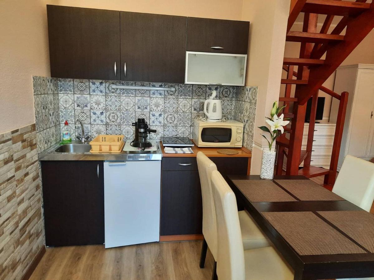 Kek Laguna Wellness Apartmanok Egerszalok Ngoại thất bức ảnh
