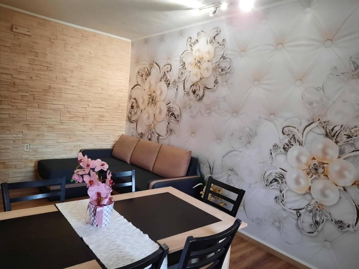 Kek Laguna Wellness Apartmanok Egerszalok Ngoại thất bức ảnh