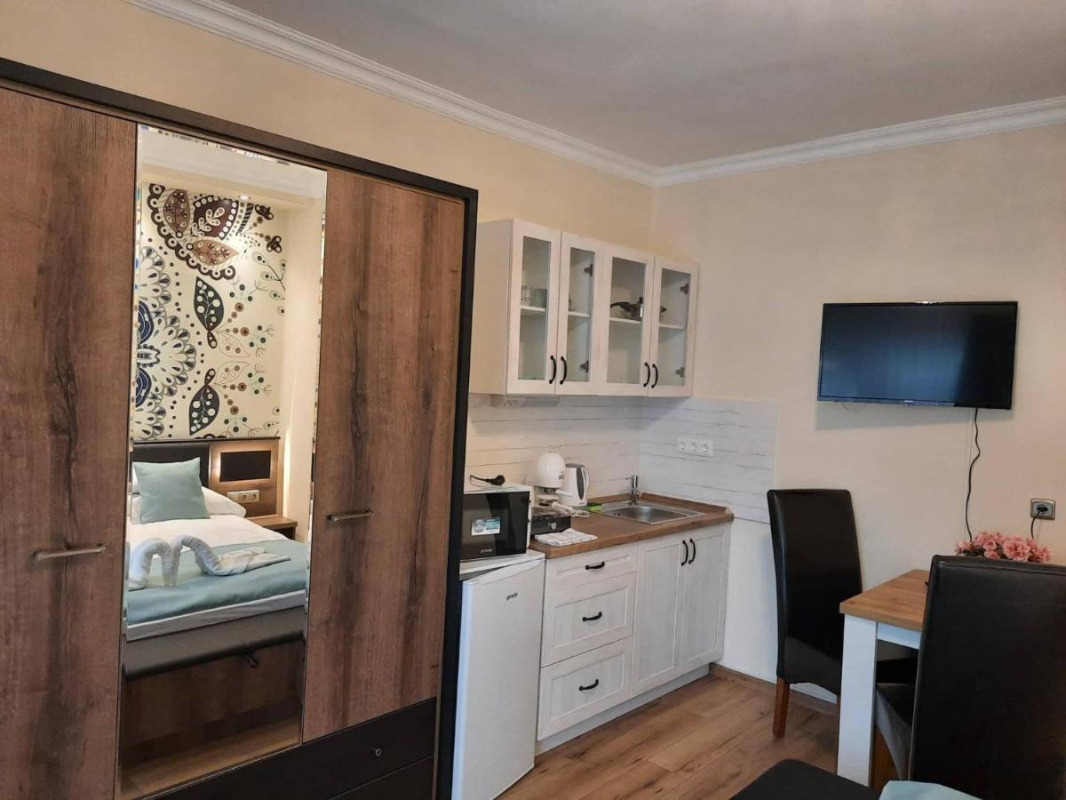 Kek Laguna Wellness Apartmanok Egerszalok Ngoại thất bức ảnh