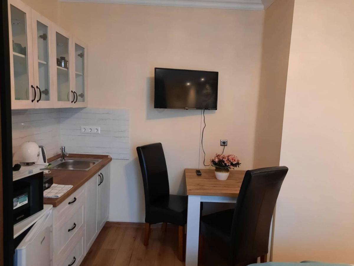 Kek Laguna Wellness Apartmanok Egerszalok Ngoại thất bức ảnh