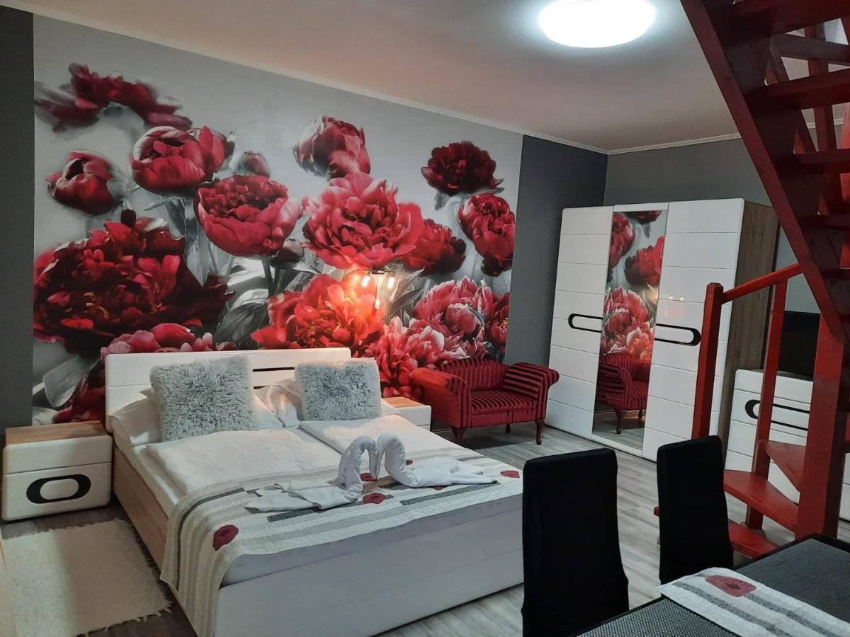 Kek Laguna Wellness Apartmanok Egerszalok Ngoại thất bức ảnh