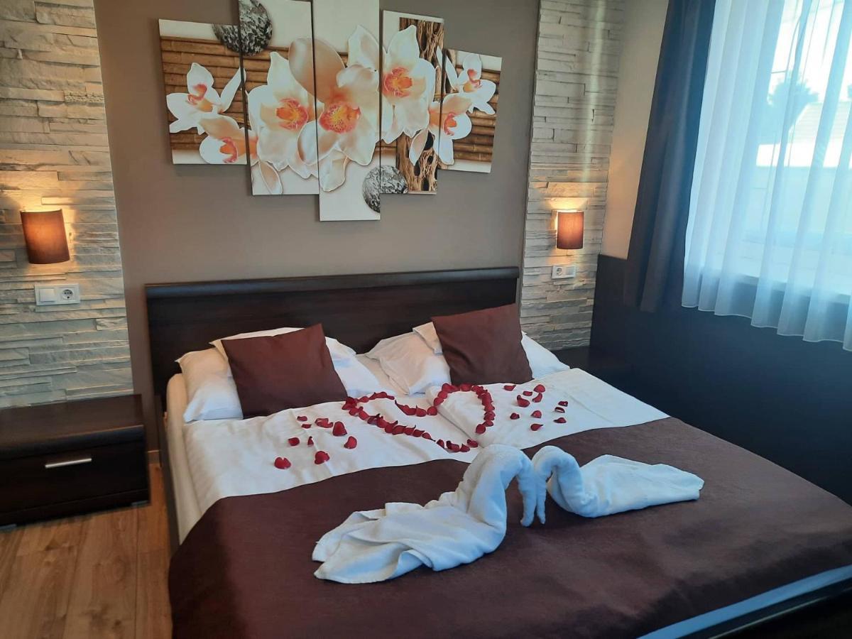 Kek Laguna Wellness Apartmanok Egerszalok Ngoại thất bức ảnh