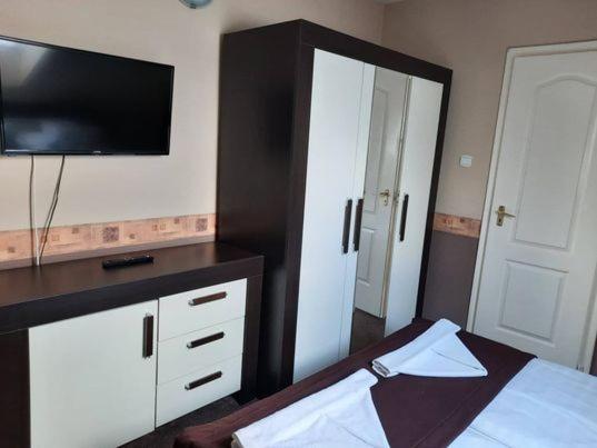 Kek Laguna Wellness Apartmanok Egerszalok Ngoại thất bức ảnh