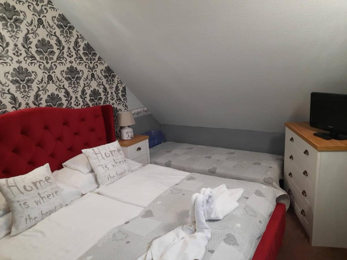 Kek Laguna Wellness Apartmanok Egerszalok Ngoại thất bức ảnh
