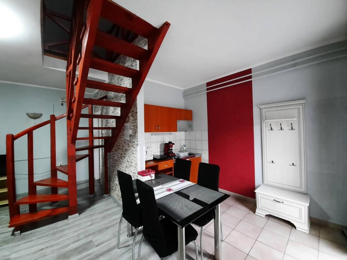 Kek Laguna Wellness Apartmanok Egerszalok Ngoại thất bức ảnh