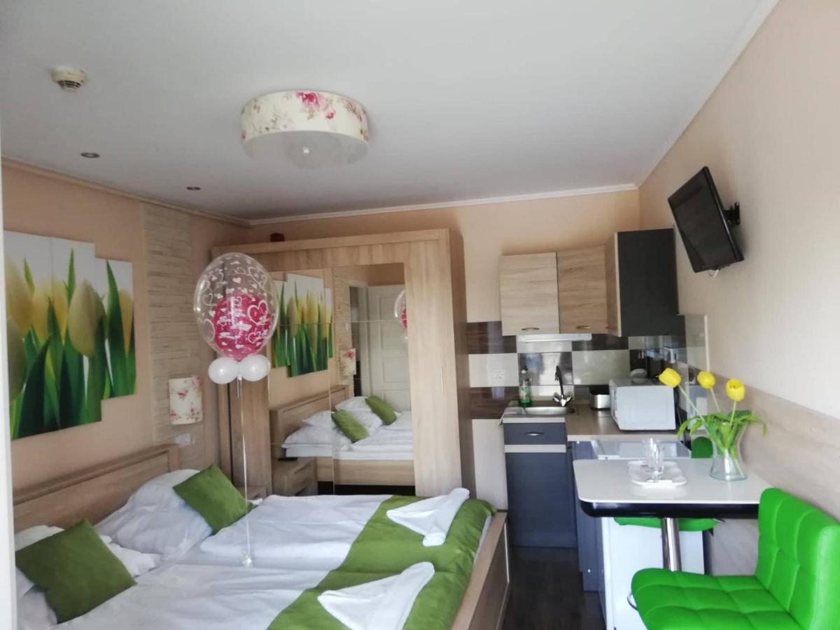 Kek Laguna Wellness Apartmanok Egerszalok Ngoại thất bức ảnh