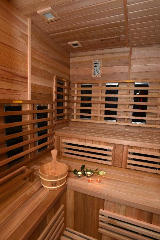 Kek Laguna Wellness Apartmanok Egerszalok Ngoại thất bức ảnh