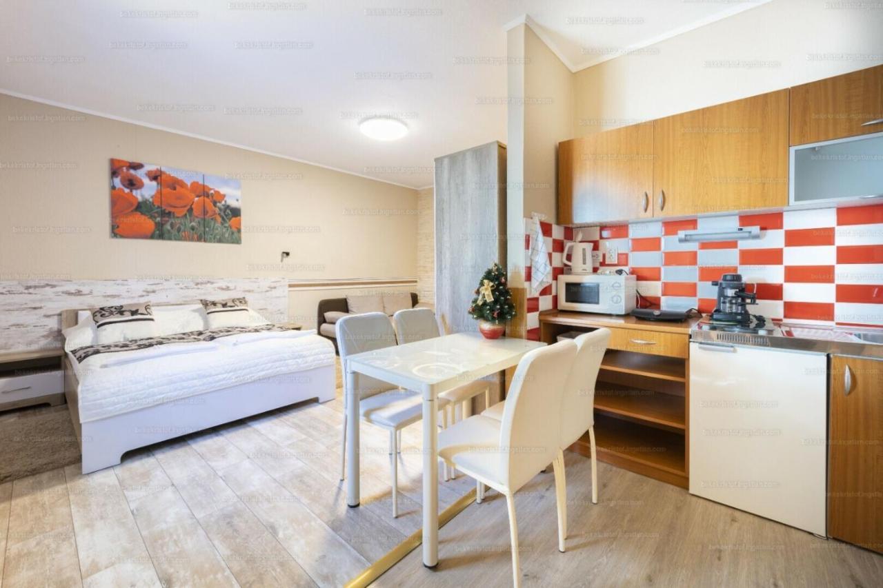 Kek Laguna Wellness Apartmanok Egerszalok Ngoại thất bức ảnh