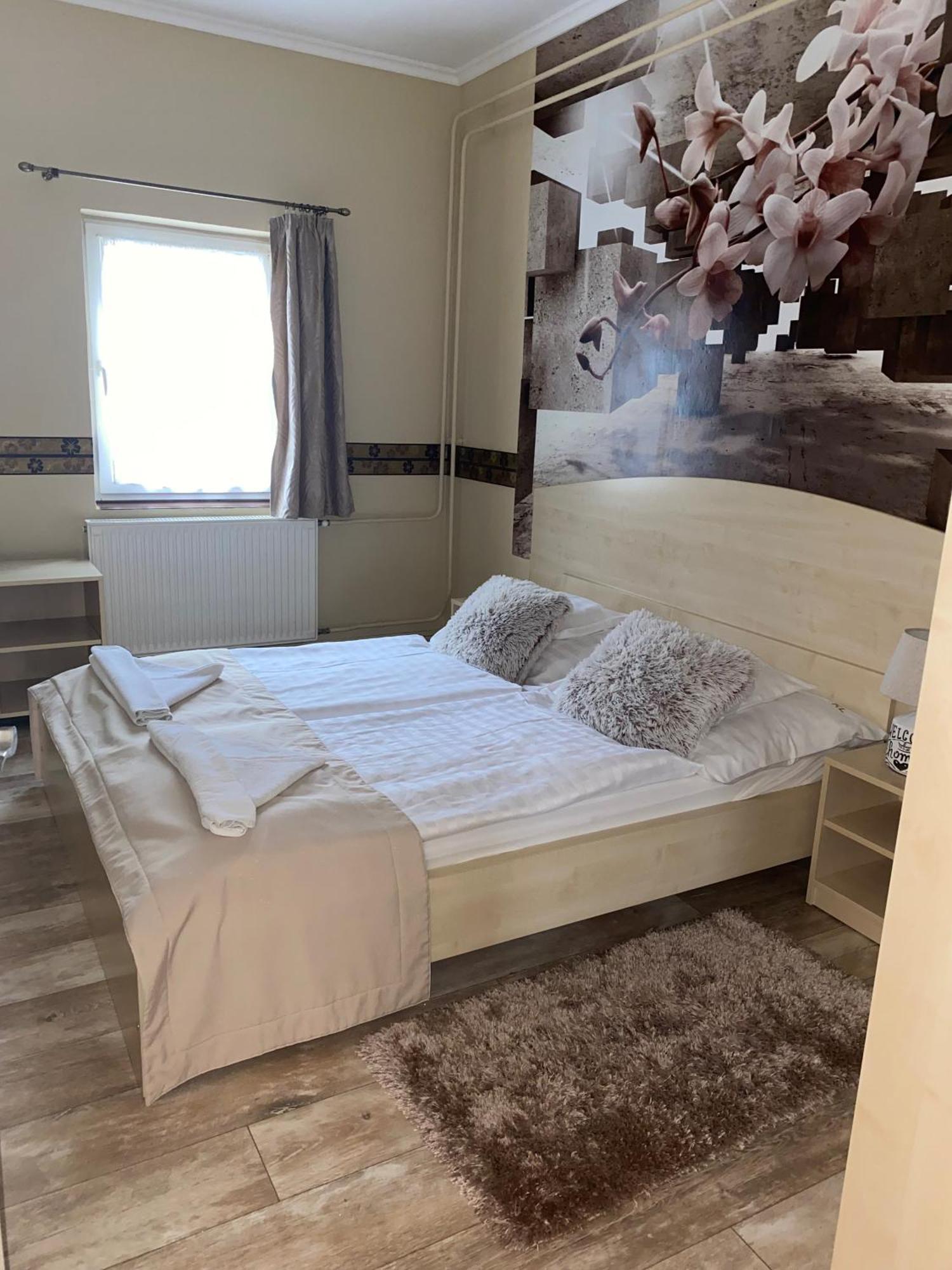 Kek Laguna Wellness Apartmanok Egerszalok Ngoại thất bức ảnh