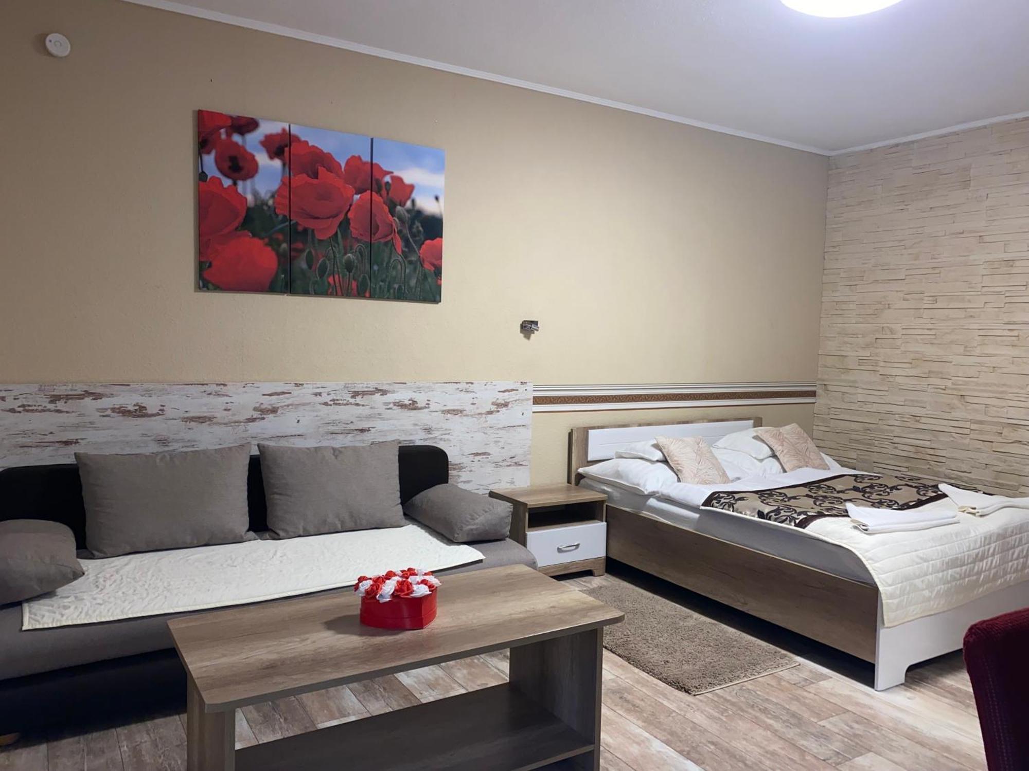 Kek Laguna Wellness Apartmanok Egerszalok Ngoại thất bức ảnh