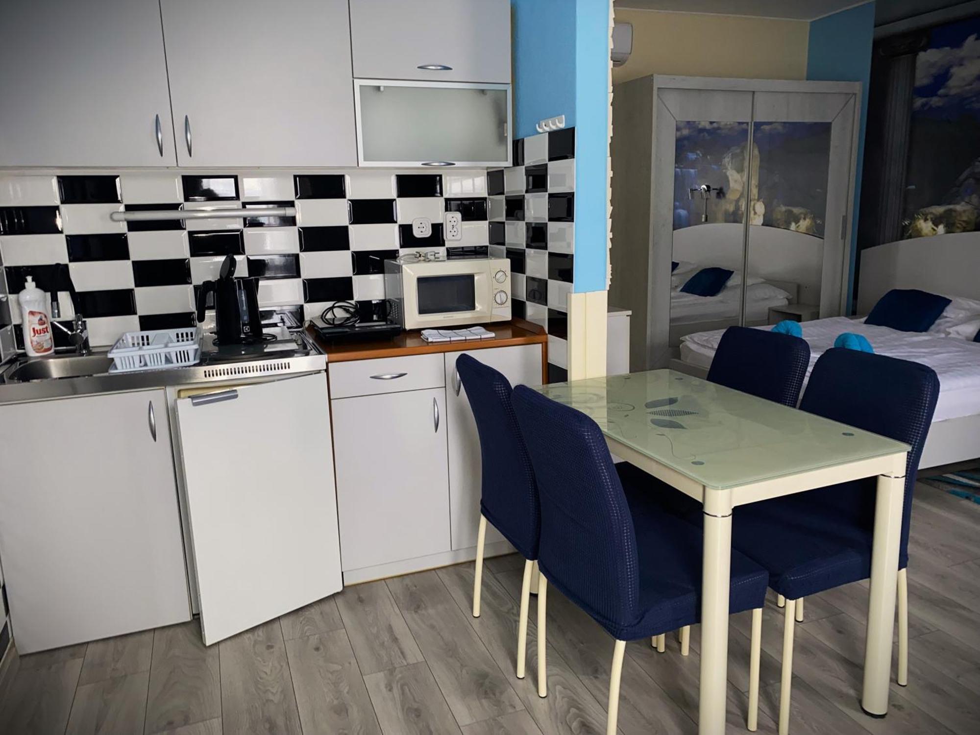 Kek Laguna Wellness Apartmanok Egerszalok Ngoại thất bức ảnh