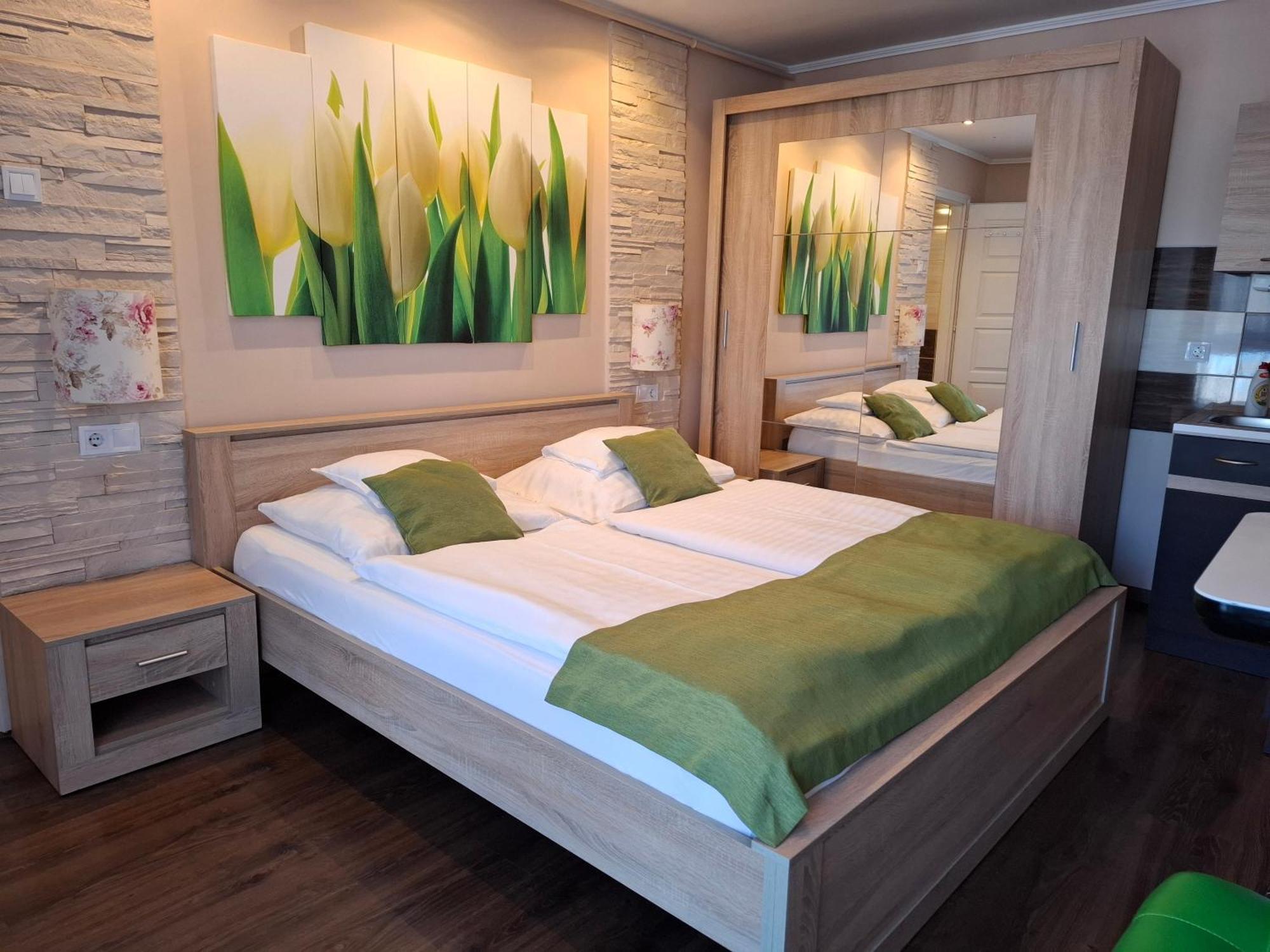 Kek Laguna Wellness Apartmanok Egerszalok Ngoại thất bức ảnh