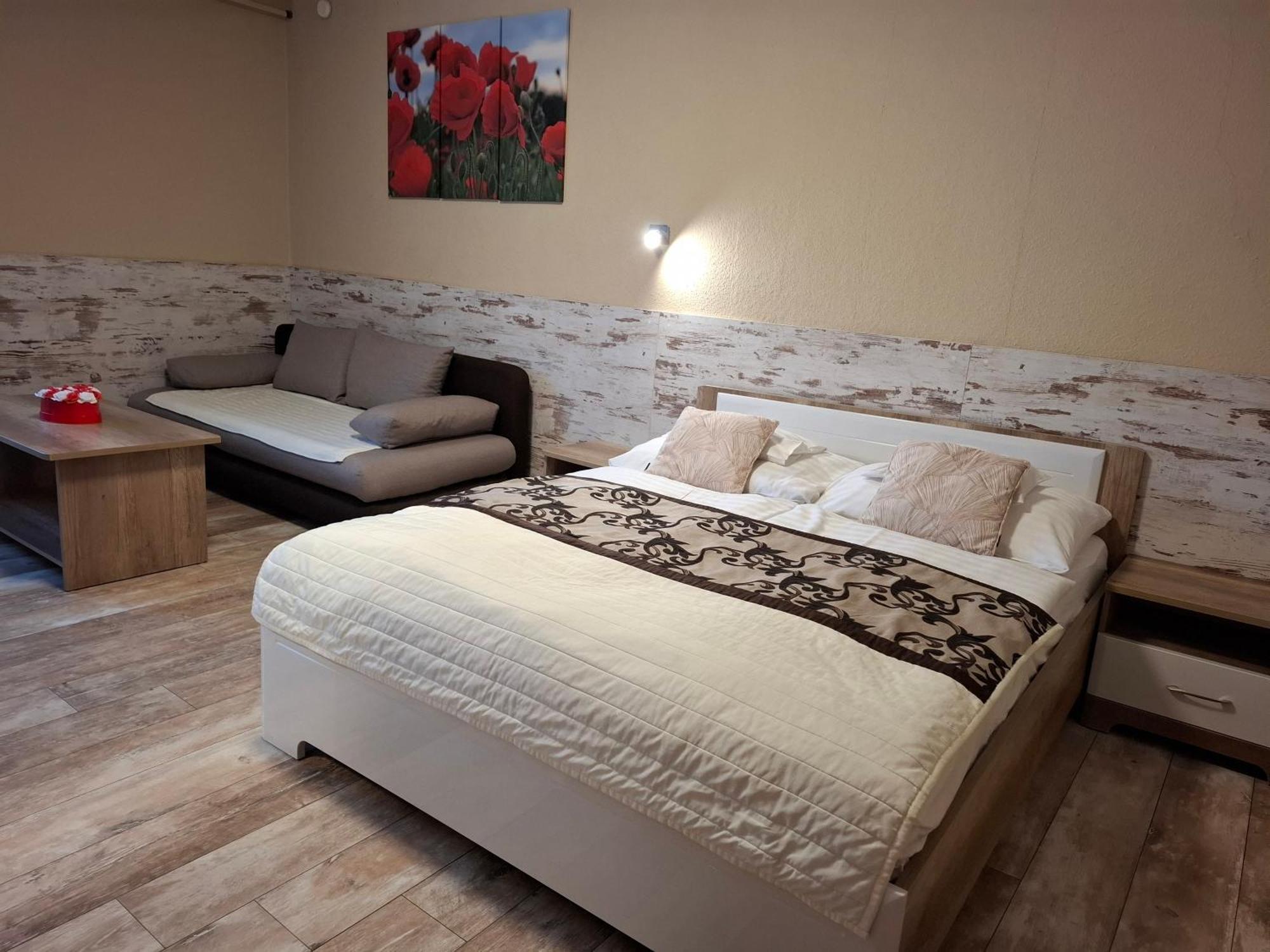 Kek Laguna Wellness Apartmanok Egerszalok Ngoại thất bức ảnh