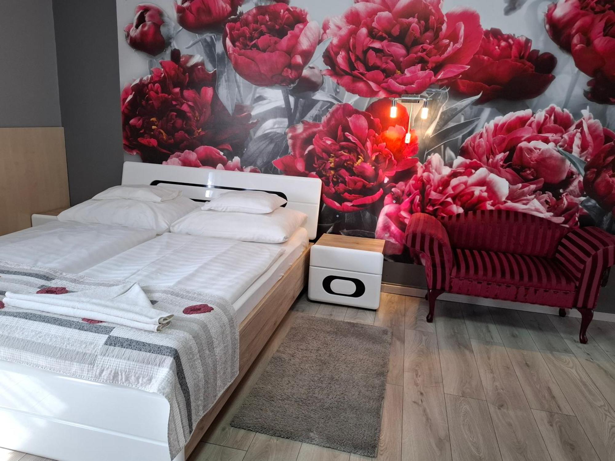 Kek Laguna Wellness Apartmanok Egerszalok Ngoại thất bức ảnh