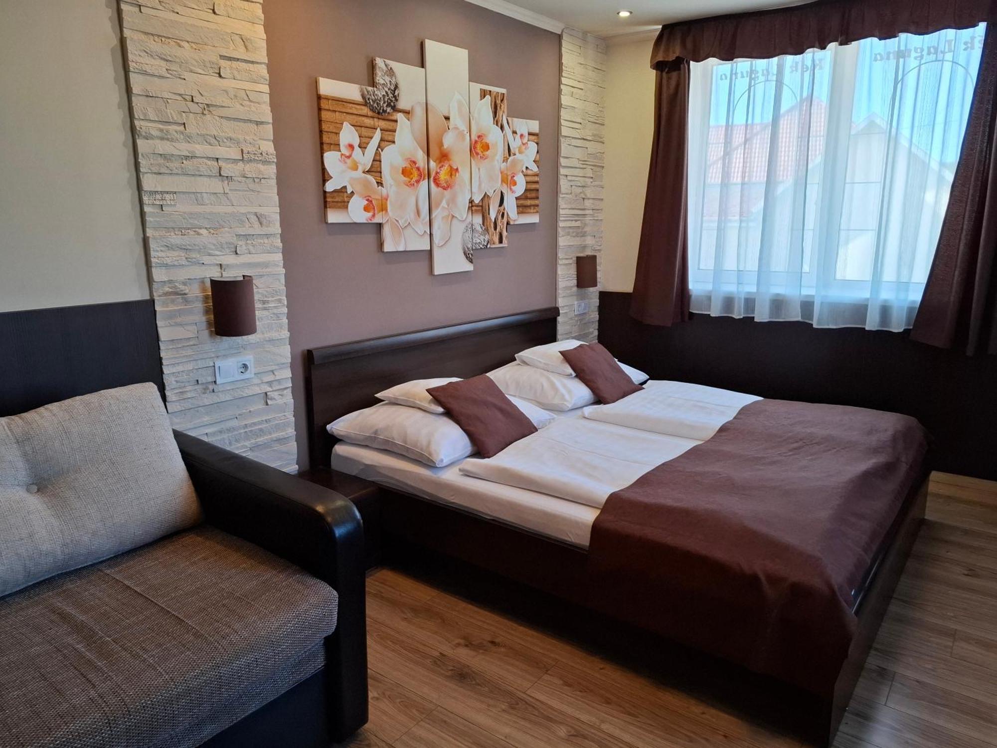 Kek Laguna Wellness Apartmanok Egerszalok Ngoại thất bức ảnh