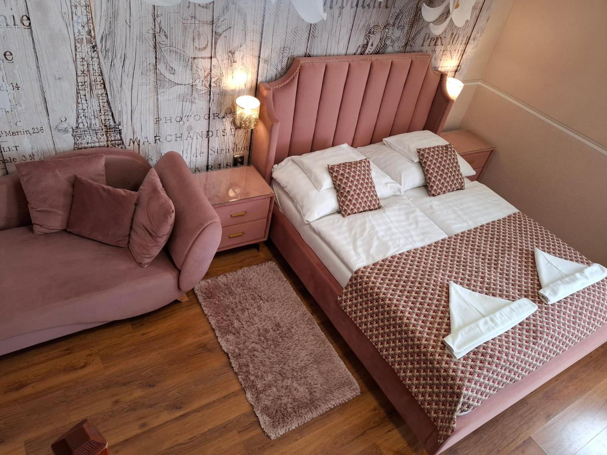 Kek Laguna Wellness Apartmanok Egerszalok Ngoại thất bức ảnh
