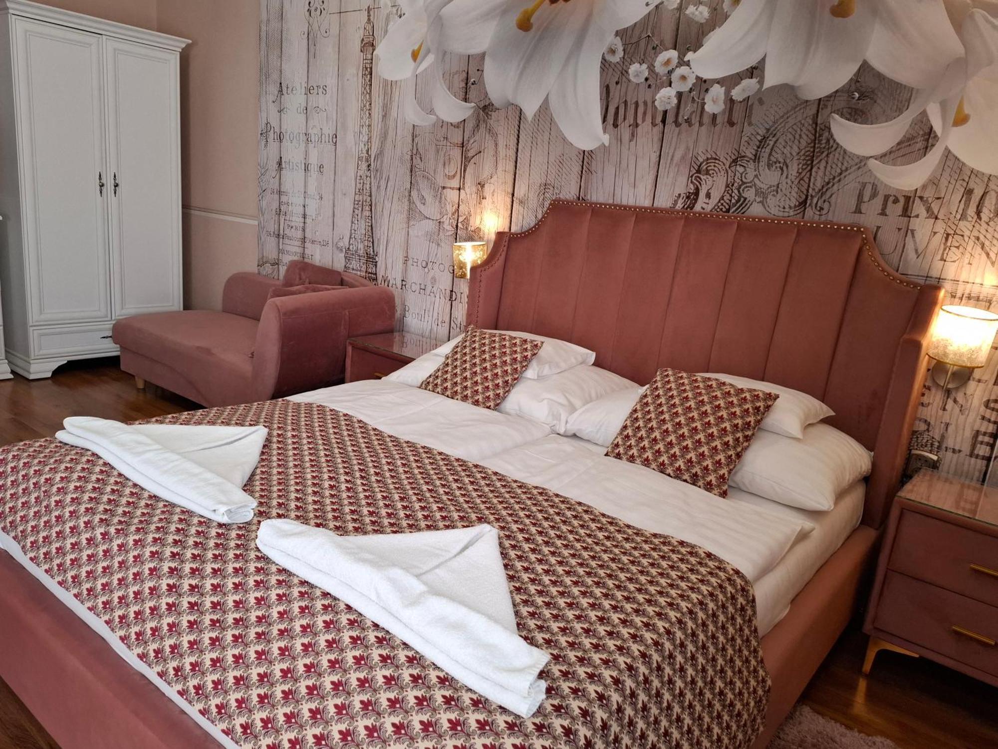 Kek Laguna Wellness Apartmanok Egerszalok Ngoại thất bức ảnh