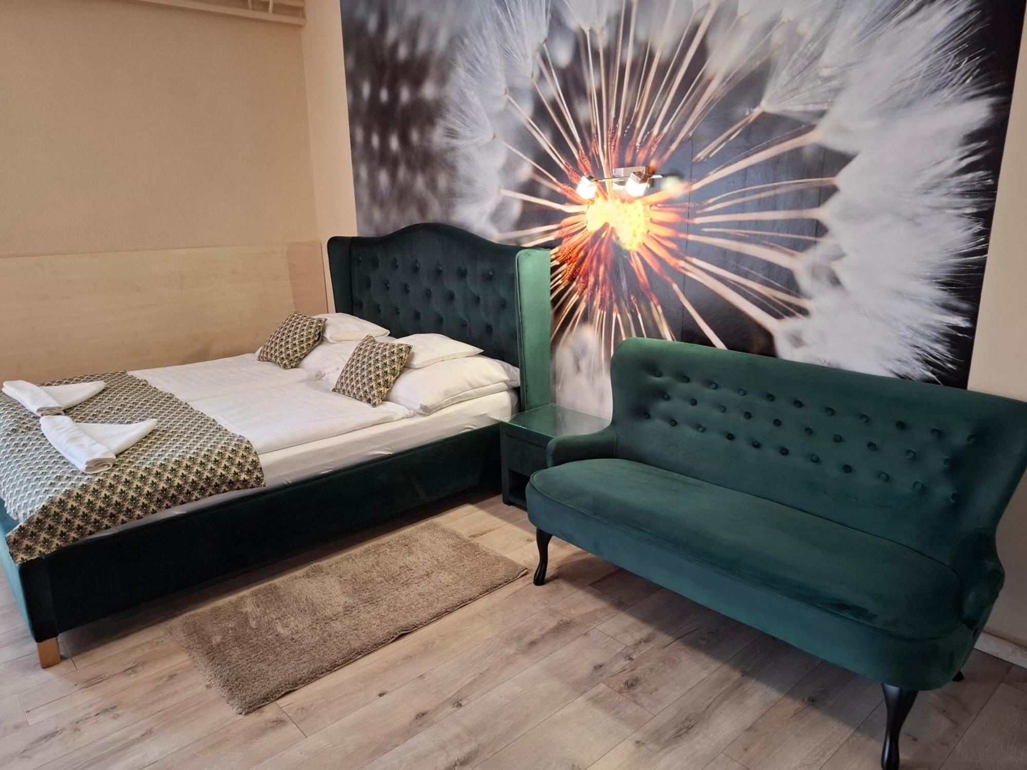 Kek Laguna Wellness Apartmanok Egerszalok Ngoại thất bức ảnh