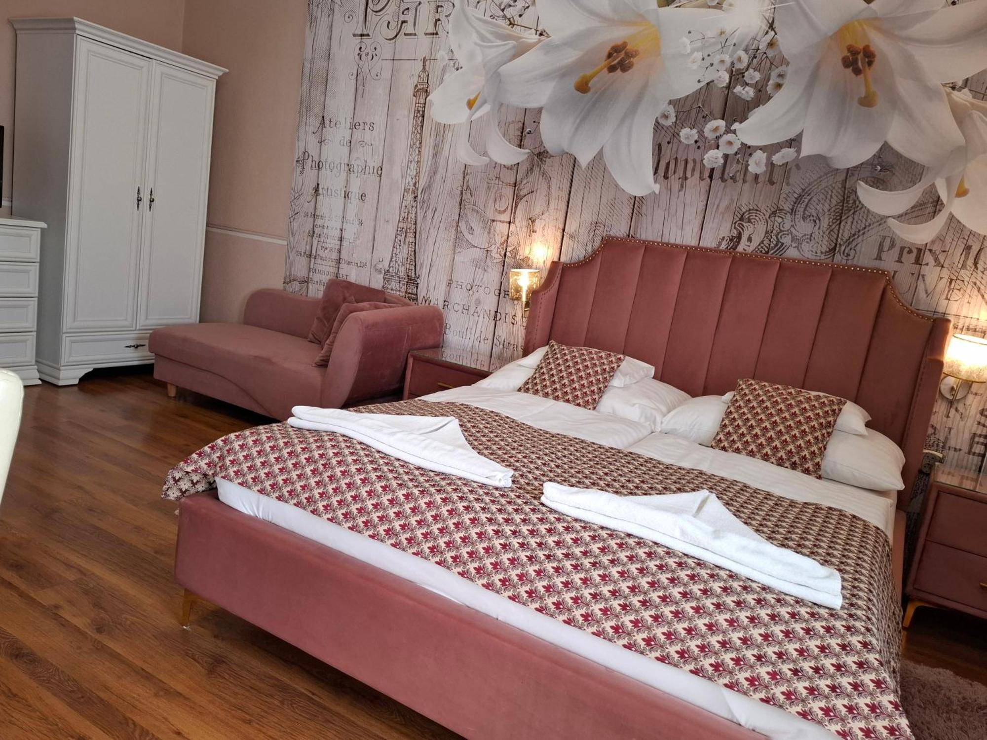 Kek Laguna Wellness Apartmanok Egerszalok Ngoại thất bức ảnh